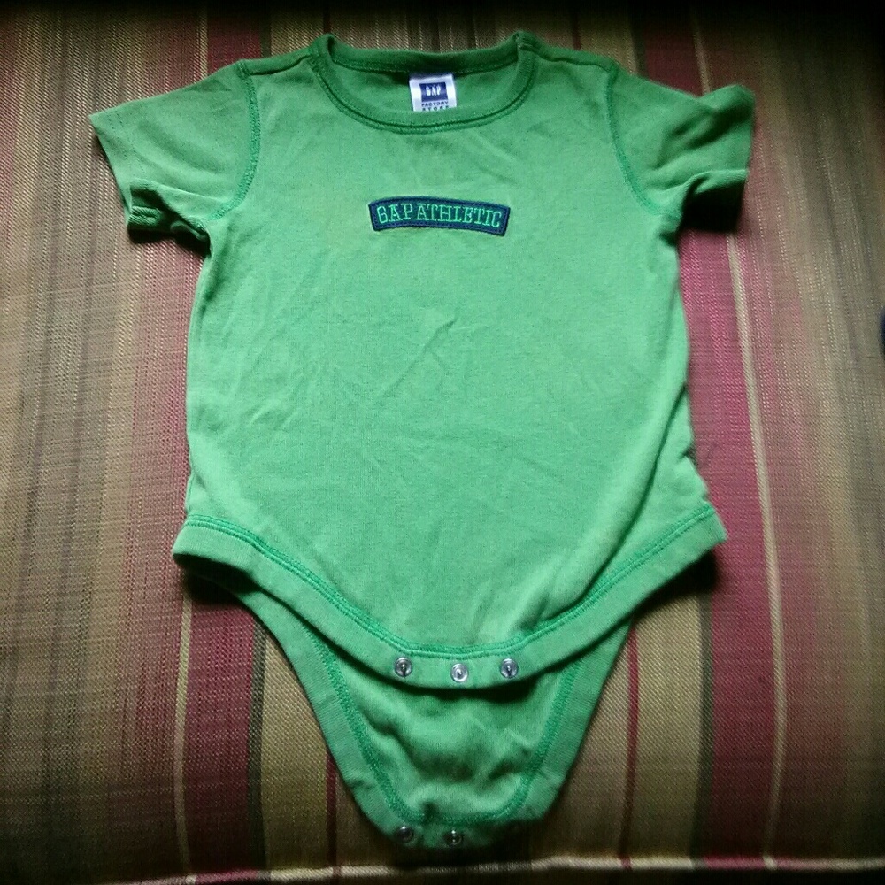 💙GAP 6-12 months Onesie💙